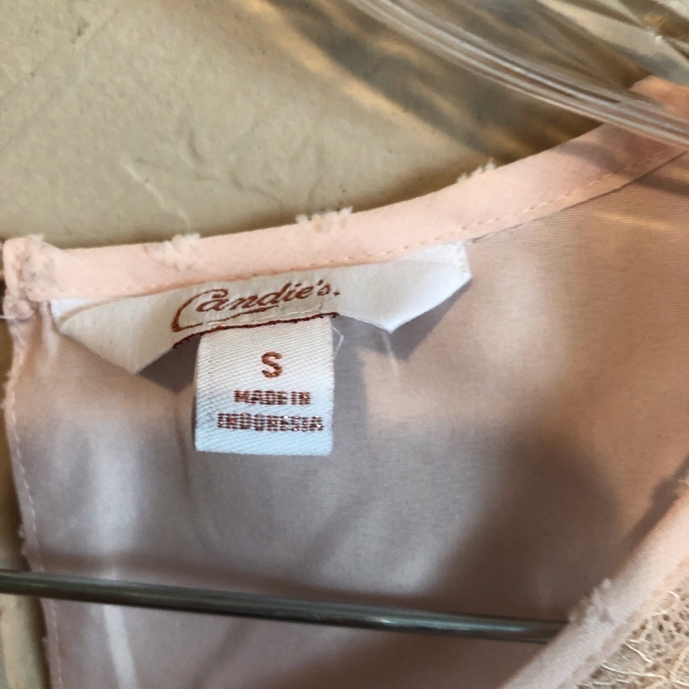Candies Blush Pinkβ Lace Heart Sleeveless Blouse - Picture 3 of 9